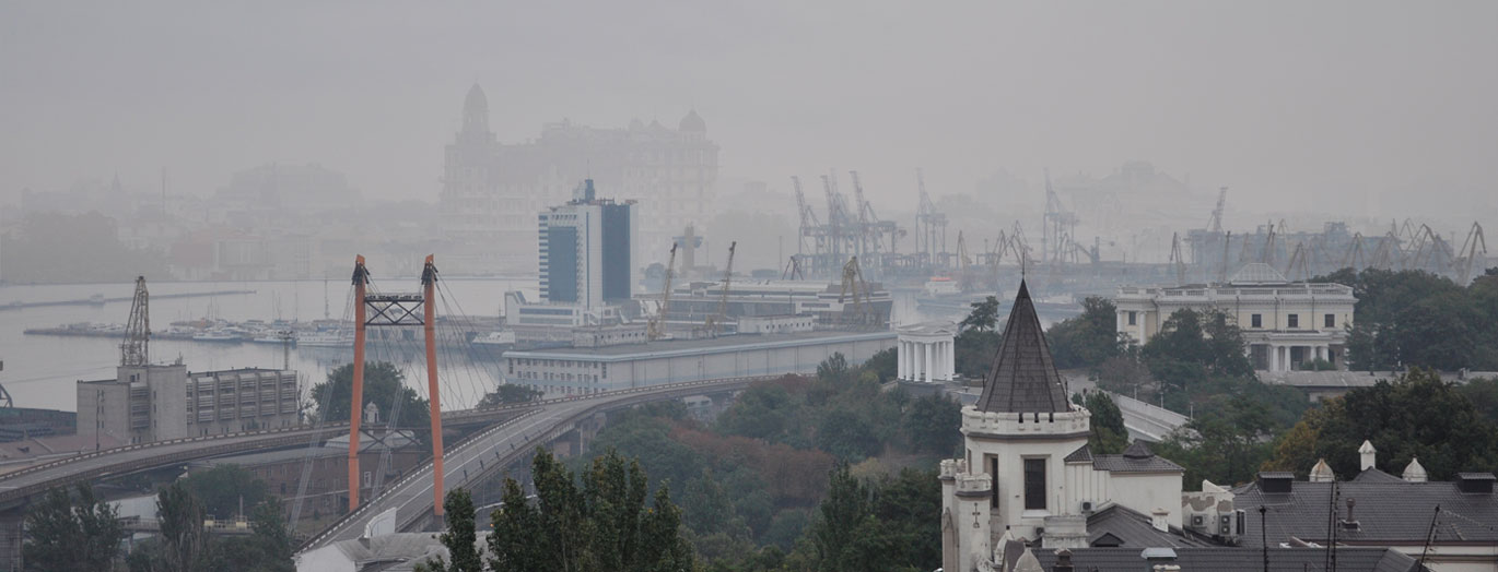 Туманное утро в Одессе. Отражение в окне. © Студия фото, видео, красоты Озартстудио, 099 1171014, 063 6719282, 097 5775626